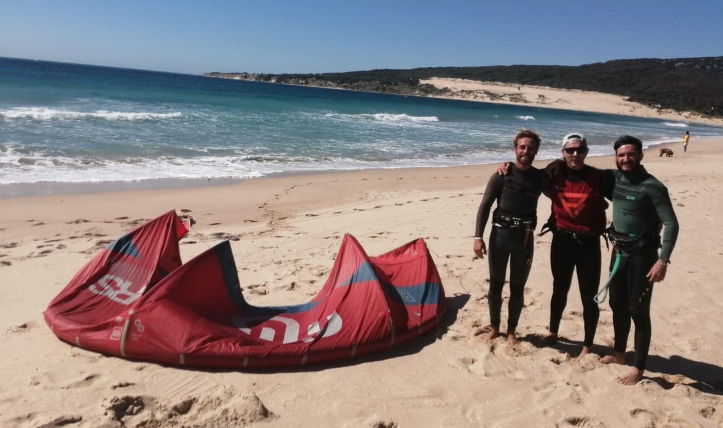 kitesurf with friends-min Valdevaqueros beach